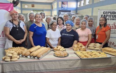 15 MUJERES COMPLETAN CURSO DE PANADERÍA EN ALIANZA CON CEPUDO