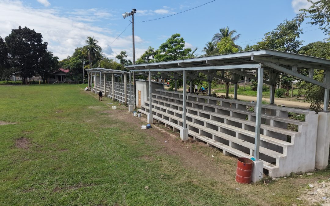 Municipalidad Puerto Cortés fortalece infraestructura deportiva con moderna gradería en Manacalito