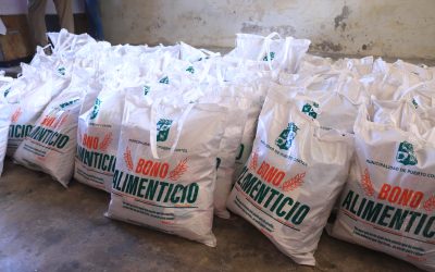 Entrega de 600 bonos alimenticios a adultos mayores