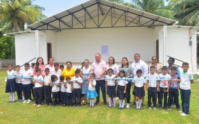 La Municipalidad Puerto Cortés entrega techado y escenario en El Sauce