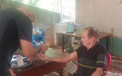 Municipalidad de Puerto Cortés acerca la salud a los adultos mayores con visitas médicas domiciliarias