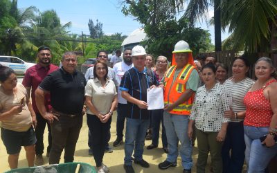 La Municipalidad de Puerto Cortés dio orden de inicio para pavimentar dos callejones en La Roca y mejora la movilidad para más de 1,000 habitantes